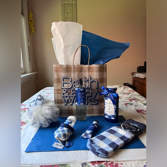 🟦⬜️🟦 CROCS x BATH & BODY WORKS MINI GINGHAM POCKETBAC HOLDER  BUNDLE 🟦⬜️🟦 - Picture 3 of 16